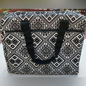 Black/white geometric pattern artisan bag from Italy, zipper closure, 18x15x7 in